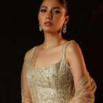 Mahira Khan Instagram - Closing night ✨ @redseafilm ✨💛 Clothes and jewels @farazmanan 💛 Makeup artist @anamfarooqkhan_makeup 🌻 📸 @abeerahmadph ✨