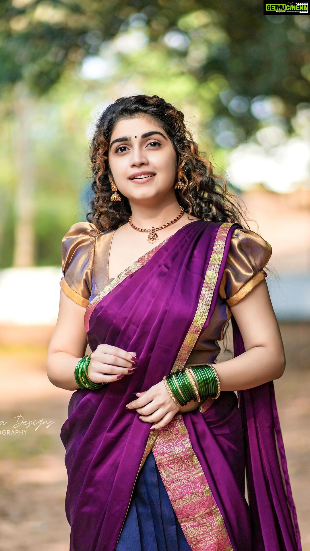 Manasa Radhakrishnan Instagram - Veruthe enthokeyoo..🤓🫣 Wearing @chakitha_designs ♥️♥️ 📸 @pkp_photography___