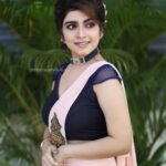 Manasa Radhakrishnan Instagram - @swayamvarasilksindia Photography : @sachinmohandasphotography Retouch : @mridhul.vijay Styling : @leirakuncysiby . . . #swayamvarasilksindia #manasaradhakrishnan