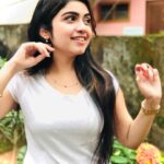 Manasa Radhakrishnan Instagram - Angane 2020 yum theernu... there goes #2020 😂♥️ #whereareyoualiens #gocoronago