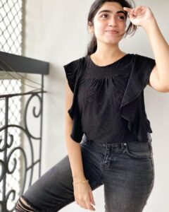 Manasa Radhakrishnan Instagram - 🤓♥️