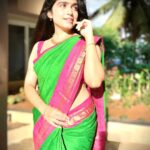 Manasa Radhakrishnan Instagram – Some #sareevibes for #vijayadashami 😃🤪