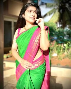 Manasa Radhakrishnan Instagram - Some #sareevibes for #vijayadashami 😃🤪