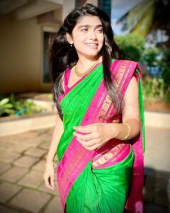 Manasa Radhakrishnan Instagram - Some #sareevibes for #vijayadashami 😃🤪