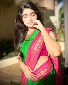 Manasa Radhakrishnan Instagram - Some #sareevibes for #vijayadashami 😃🤪