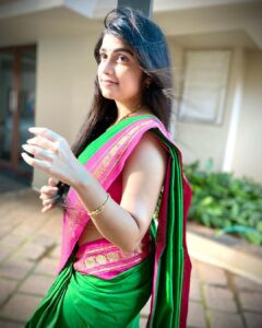 Manasa Radhakrishnan Instagram - Some #sareevibes for #vijayadashami 😃🤪