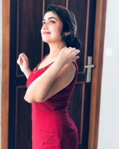 Manasa Radhakrishnan Instagram - 💃🏻🌹♥️
Wearing @garggyboutique 
PC @ananya_priyadarshini