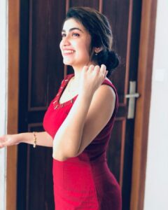 Manasa Radhakrishnan Instagram - 💃🏻🌹♥️
Wearing @garggyboutique 
PC @ananya_priyadarshini