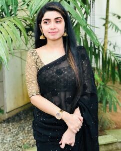 Manasa Radhakrishnan Instagram - @ananya_priyadarshini caught me looking at her 👀😂♥️