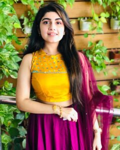 Manasa Radhakrishnan Instagram - 💛😃