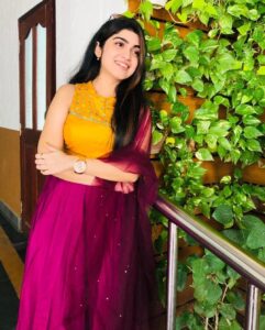Manasa Radhakrishnan Instagram - 💛😃
