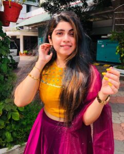 Manasa Radhakrishnan Instagram - 💛😃