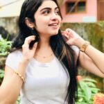 Manasa Radhakrishnan Instagram - Angane 2020 yum theernu... there goes #2020 😂♥️ #whereareyoualiens #gocoronago