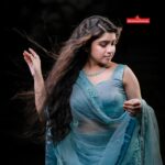 Manasa Radhakrishnan Instagram - മാനസ രാധാകൃഷ്ണൻ ഓഷ്യൻ ബ്ലൂ ഡബിൾ ഷെയ്ഡ് വസ്ത്രത്തിനൊപ്പം Peacock blue with ocean blue double shade material. Thread work with stone. Net shwal Inframe - @me.radhakrishnan Costume - @swayamvarasilksindia Location - @the_travancore_heritage Photography - @abi_fine_shooters MUA - @vijilsmakeover Styling - @leirakuncysiby Jwellery - @planetjewel Thanks to @blooston.hospitality #swayamvarasilksindia #swayamvarasilks #manasaradhakrishnan #manasaradhakrishnanfans #lehengalove #lehenga #indianwear #trending #viral #shopping #online #models #actress #malayalamactress
