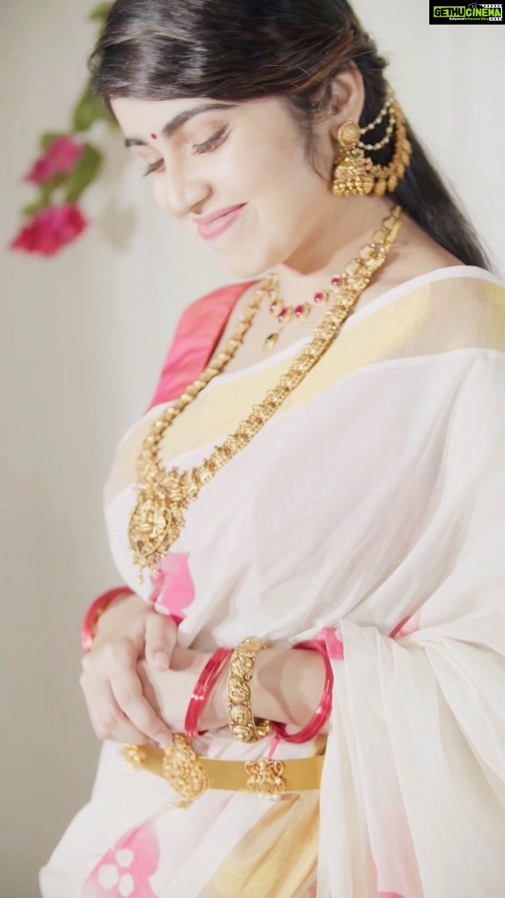 Manasa Radhakrishnan Instagram - Happpyyyy Vishu😃♥️ Brand @turmerikofficial Concept @nivethithasanjay Styling @joe_elize_joy Assisted by @sanliya_sabu Jewellery @francisalukkas Photography & Videography @ra_ph_ae_ls Makeup @ashna_aash_ Assisted by @nitasha_s_bride Art director @artmakerboy Studio @maxxocreative