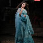 Manasa Radhakrishnan Instagram - മാനസ രാധാകൃഷ്ണൻ ഓഷ്യൻ ബ്ലൂ ഡബിൾ ഷെയ്ഡ് വസ്ത്രത്തിനൊപ്പം Peacock blue with ocean blue double shade material. Thread work with stone. Net shwal Inframe - @me.radhakrishnan Costume - @swayamvarasilksindia Location - @the_travancore_heritage Photography - @abi_fine_shooters MUA - @vijilsmakeover Styling - @leirakuncysiby Jwellery - @planetjewel Thanks to @blooston.hospitality #swayamvarasilksindia #swayamvarasilks #manasaradhakrishnan #malayalamactress #actress #lehenga #trending #instagram #bluecolor #photoshoot #shopping #indianwear #trendingnow😍