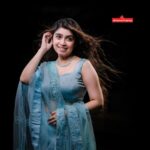 Manasa Radhakrishnan Instagram - മാനസ രാധാകൃഷ്ണൻ ഓഷ്യൻ ബ്ലൂ ഡബിൾ ഷെയ്ഡ് വസ്ത്രത്തിനൊപ്പം Peacock blue with ocean blue double shade material. Thread work with stone. Net shwal Inframe - @me.radhakrishnan Costume - @swayamvarasilksindia Location - @the_travancore_heritage Photography - @abi_fine_shooters MUA - @vijilsmakeover Styling - @leirakuncysiby Jwellery - @planetjewel Thanks to @blooston.hospitality #swayamvarasilksindia #swayamvarasilks #manasaradhakrishnan #manasaradhakrishnanfans #lehengalove #lehenga #indianwear #trending #viral #shopping #online #models #actress #malayalamactress