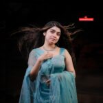 Manasa Radhakrishnan Instagram - മാനസ രാധാകൃഷ്ണൻ ഓഷ്യൻ ബ്ലൂ ഡബിൾ ഷെയ്ഡ് വസ്ത്രത്തിനൊപ്പം Peacock blue with ocean blue double shade material. Thread work with stone. Net shwal Inframe - @me.radhakrishnan Costume - @swayamvarasilksindia Location - @the_travancore_heritage Photography - @abi_fine_shooters MUA - @vijilsmakeover Styling - @leirakuncysiby Jwellery - @planetjewel Thanks to @blooston.hospitality #swayamvarasilksindia #swayamvarasilks #manasaradhakrishnan #manasaradhakrishnanfans #lehengalove #lehenga #indianwear #trending #viral #shopping #online #models #actress #malayalamactress