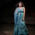 Manasa Radhakrishnan Instagram - മാനസ രാധാകൃഷ്ണൻ ഓഷ്യൻ ബ്ലൂ ഡബിൾ ഷെയ്ഡ് വസ്ത്രത്തിനൊപ്പം Peacock blue with ocean blue double shade material. Thread work with stone. Net shwal Inframe - @me.radhakrishnan Costume - @swayamvarasilksindia Location - @the_travancore_heritage Photography - @abi_fine_shooters MUA - @vijilsmakeover Styling - @leirakuncysiby Jwellery - @planetjewel Thanks to @blooston.hospitality #swayamvarasilks #swayamvarasilksindia #manasaradhakrishnan #legenga #model #actress #malayalam #instagram #viral #trending #photoshoot
