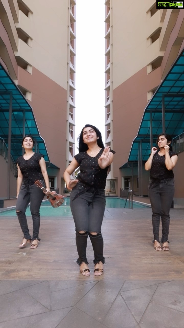 Manasa Radhakrishnan Instagram - I, me and myself😜