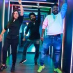 Manimegalai Instagram - Naanum aaduven la Dance uh 😹😹 Vibing to @gvprakash #1minmusic #patakpatak With two amazing dancers @mehussain_7 @gvprakash 🕺 @timesquarerestobar @sonymusic_south #HussainManimegalai #dance