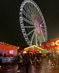Manimegalai Instagram - Wonderful Moments from Winter Wonderland 🇬🇧🎢🎡 
@mehussain_7 

#HussainManimegalai #londondiaries #travel #winterwonderland #hydeparklondon #themepark