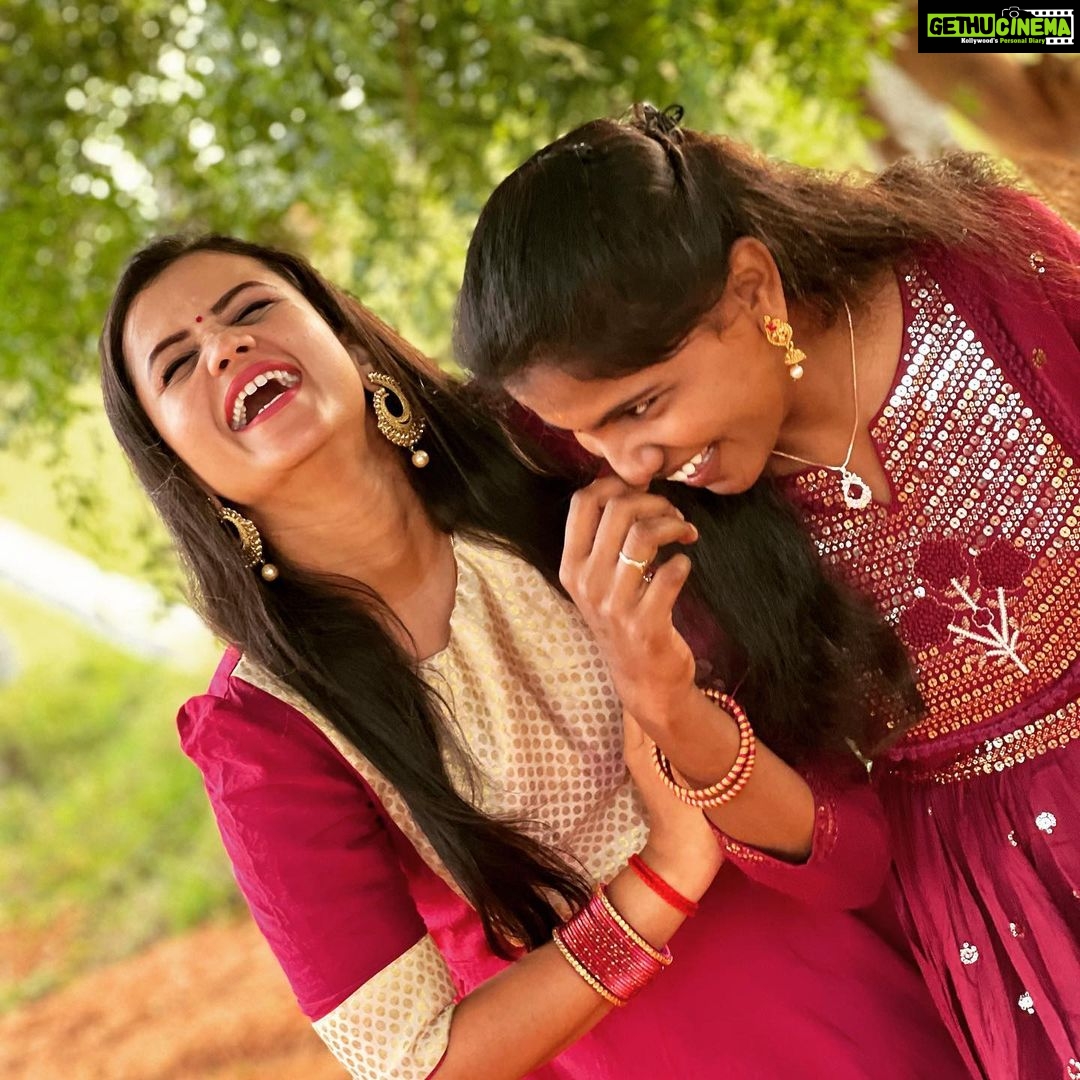 Manimegalai Instagram - Happy Diwali 🎉🎉 Wishes to all of you From all of us 💛🥰 Happy pictures from Our diwali celebration at HM Land 🕺 #happydiwali