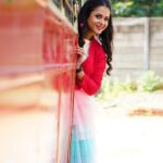 Manimegalai Instagram - Butterfly Manimegalai 🦋😜 Colourful Outfit for Hosting #vinayagarchathurthi Spcl show “Boss Babies” at 4 PM, Today on @vijaytelevision @orangeheadsproduction MUA : @nirmala_makeupartistry #AnchorManimegalai #vijaytelevision