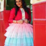 Manimegalai Instagram - Butterfly Manimegalai 🦋😜 Colourful Outfit for Hosting #vinayagarchathurthi Spcl show “Boss Babies” at 4 PM, Today on @vijaytelevision @orangeheadsproduction MUA : @nirmala_makeupartistry #AnchorManimegalai #vijaytelevision