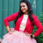 Manimegalai Instagram - Butterfly Manimegalai 🦋😜 Colourful Outfit for Hosting #vinayagarchathurthi Spcl show “Boss Babies” at 4 PM, Today on @vijaytelevision @orangeheadsproduction MUA : @nirmala_makeupartistry #AnchorManimegalai #vijaytelevision