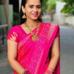 Manimegalai Instagram - Naalaiku 9:30 AM as a “பட்டிமன்ற பேச்சு புயல் “ 😜🤪 on @vijaytelevision 🙌 #vinayagarchathurthi Spcl 💛 #vijaytelevision #Manimegalai Check out this new Shoot day routine Vlog on #HussainManimegalai channel. Link on BIO 😎