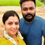 Manimegalai Instagram - Great Morning dharisanam at ஆலங்குடி குரு பகவான் கோவில் , கும்பகோணம் 🙏 @mehussain_7 Sending positive vibes to all of you my Chottiiiii’s 💛 May all good things happen to all of us 🫶 #HussainManimegalai Alangudi Guru(Jupiter) Temple, Alangudi