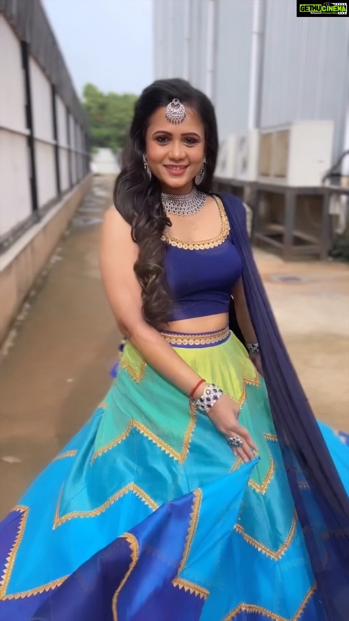 Manimegalai Instagram - Felt beautiful, hence this reels😛🫶 Don’t miss watching Aug 15th Spcl show tomo at 4 PM on @vijaytelevision 🙌 Outfit : @andy_k_studio Jewells : @new_ideas_fashions MUA : @nirmala_makeupartistry #reels #reelsinstagram #vijaytelevision #AnchorManimegalai #comedy #chogada