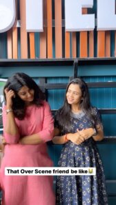Manimegalai Instagram - Meet up after longgg time with @roshniharipriyan 💛🫶

Tag that “Oru velaiyum illanalum Overa Vetti Scene podra friends” in ur gang 😃😹
#reels #friends #comedyvideos