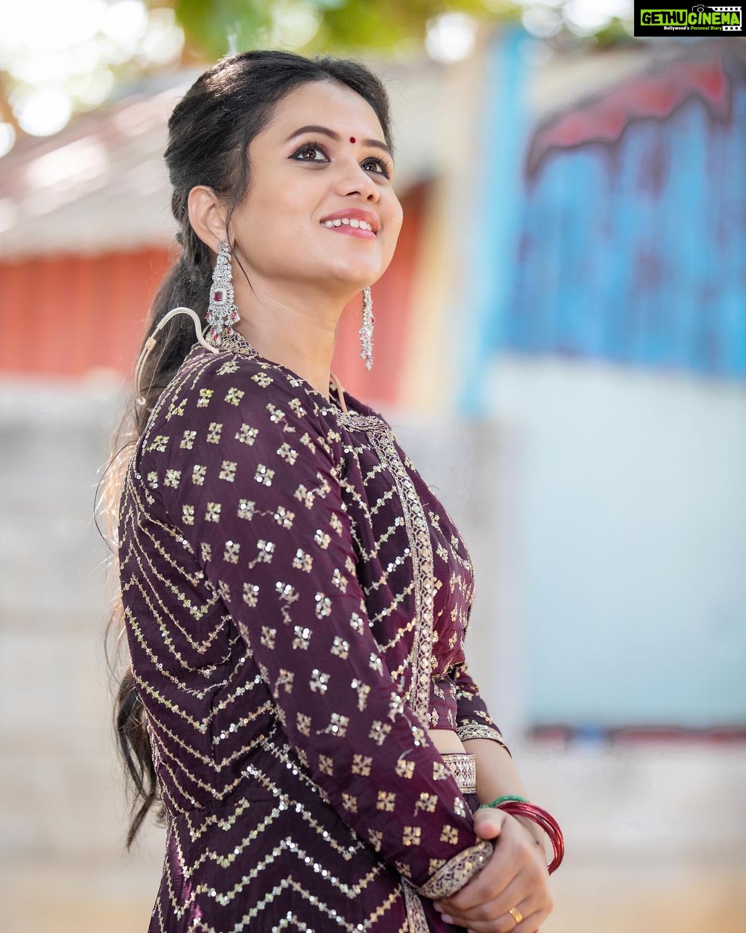 Manimegalai Instagram - Grand Finale #cookwithcomali clicks 🎉 Last Pic Design la illama thidirnu nadandhathu ;) Final epi tomo 3 PM Onwards only on @vijaytelevision 🫶 “Journey Of Cook With Comali” today at 9:30 PM ! PC : @arunprasath_photography Outfit : @styl_chennai Jewells : @new_ideas_fashions