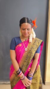 Manimegalai Instagram - Megala Manimegala 😹😹

Manimegalai IN & AS Manimegalai in this week’s #cookwithcomali 😍 My most Favourite 💛 From my childhood to School to College to Television to everything & Everytime, enna kaalaika use panna comedy Scene as my getup 😃 

Next Photo & reel la en Anna vara poraaru 🤣

Sat & Sun on @vijaytelevision 
Styling by : @styl_chennai