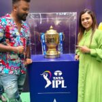 Manimegalai Instagram - At IPL Trophy promotional Event today🏏 Cup uh namma Chennai ku vandhaachu 😍 Trophy ah Jeikarom 🕺🎉🏏 CSK Forever 💛 @mehussain_7 @starsportstamil @starsportsindia #IPL #whistlepodu #csk #trophy #chennai
