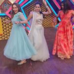 Manimegalai Instagram - Break time atrocities with my lovely two darlings🥰😍😘 @roshniharipriyan @iammanimegalai @mediamasons @vijaytelevision @parthiv.mani @ravoofa.h.k #cwc3 #vijaytelevision #vijaytv #cwcseason3 #cookuwithcomali3 #tamilcinema #reelsinstagram #reelsindia #reelsvideo #reels #insta #instagood #instafashion #reelslovers #vijaytelevision #fun #television #friends #joy #spreadpositivity