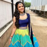 Manimegalai Instagram - Beautiful girl look 😛 In Love with this beautiful outfit for Hosting “Raja Rani 500 Celebration” - Special Programme for Aug 15th,4 PM 🎥 @vijaytelevision @globalvillagers Outfit : @andy_k_studio Jewells : @new_ideas_fashions MUA : @nirmala_makeupartistry #Manimegalai #Anchor #vijaytelevision