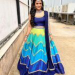 Manimegalai Instagram - Beautiful girl look 😛 In Love with this beautiful outfit for Hosting “Raja Rani 500 Celebration” - Special Programme for Aug 15th,4 PM 🎥 @vijaytelevision @globalvillagers Outfit : @andy_k_studio Jewells : @new_ideas_fashions MUA : @nirmala_makeupartistry #Manimegalai #Anchor #vijaytelevision