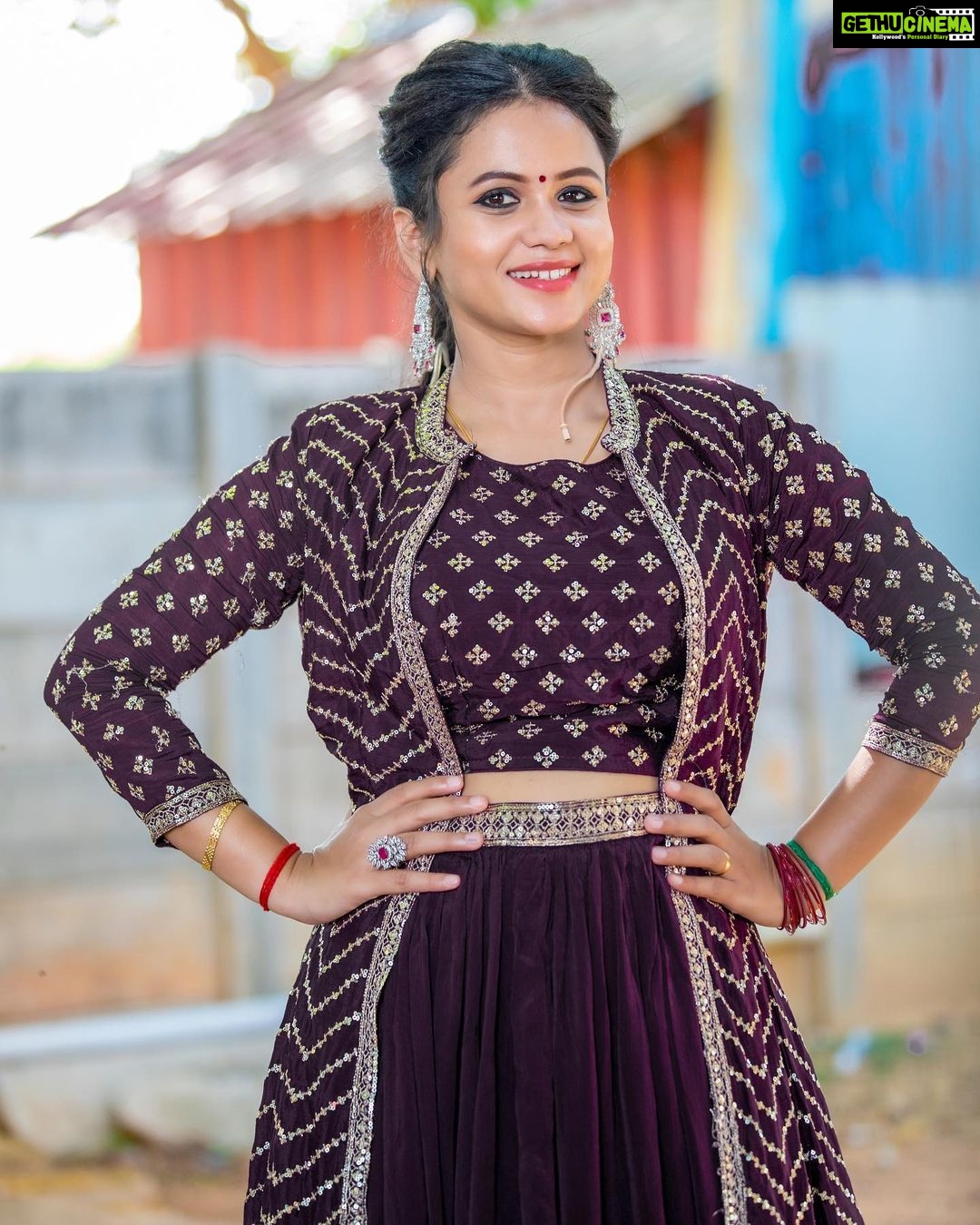 Manimegalai Instagram - Grand Finale #cookwithcomali clicks 🎉 Last Pic Design la illama thidirnu nadandhathu ;) Final epi tomo 3 PM Onwards only on @vijaytelevision 🫶 “Journey Of Cook With Comali” today at 9:30 PM ! PC : @arunprasath_photography Outfit : @styl_chennai Jewells : @new_ideas_fashions