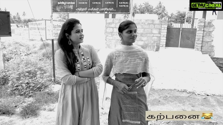 Manimegalai Instagram - While waiting for bus at Bus stop 😹🤪 Village bus travel atrocities New Vlog 🚃 Video out on Youtube 😎 Link on Bio & Story 🙌 Do watch Chottiiiii’s 😄 @mehussain_7 #HussainManimegalai #VillageSeries #bus