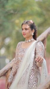 Manimegalai Instagram - Thought it would be a gethu walk with Neelambari BGM🔥 
But ennoda kozhandha face ku set aagala 😜

VC : @dhanush__photography 
Jewells : @new_ideas_fashions 
#Manimegalai #reels #reelsindia #primereels