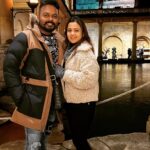 Manimegalai Instagram - Roman City 🌆 Enga frame vachaalum azhaga iruka ooru 😍🏰 @mehussain_7 #HussainManimegalai #london #romancity The Roman Baths