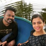 Manimegalai Instagram - Village life is the bestttt life🌴🌿🌳 Boatride - Kodiveri #kodiverifalls #village #loveforever #HussainManimegalai