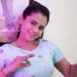 Manimegalai Instagram - My love for authentic Sambar - Idli🍽️ and the Thalaivar 🕴🏻swag tells everyone that I am a pakka Tamilian. But what truly makes me a Tamil ponnu is my healthy and beautiful hair. Regular oiling with Parachute Advansed Gold has helped me retain my true Tamil identity. So my chotties, what are you waiting for? Make a video and tag me along with @parachute_advansed and show me how you are a Tamilian, without telling me you are Tamilian! Fun pandrom 😁🤙 #tellmeyouareatamilianwithouttellingmeamtamilian #Enmudienadaiyalam #ParachuteAdvansedGold #ProudTamilian #Thalaivarstyle