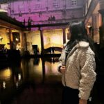 Manimegalai Instagram - Roman City 🌆 Enga frame vachaalum azhaga iruka ooru 😍🏰 @mehussain_7 #HussainManimegalai #london #romancity The Roman Baths