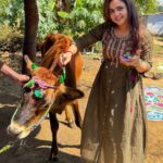 Manimegalai Instagram - I’m back ☀️ After 2 weeks of Suffering from Viral Fever. New year la affect aagi pongaluku than thirumba vandhuruken ! Year oda starting eh tharama iruku 🐒 May all good things happen to all of us 💛 இனிய பொங்கல் நல்வாழ்த்துக்கள் 🎑 PC : @gunasphere #pongal #HussainManimegalai #Village
