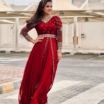 Manimegalai Instagram - Happy hosting for an Event for Al Ruwais Makkal Yesterday 🎤 So much love from Audience made this event Grand Success 💛 Love to Come back Soon. Missed clicking pic with my Co- host @rakshan_vj , because he was busy taking pictures & Reels for me 😛 PC : @rakshan_vj Outfit : @rihanadesigner Jewells : @new_ideas_fashions #ruwais #dubai #uae #host #AnchorManimegalai Dubai - دبى