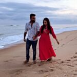 Manimegalai Instagram - Malayalam Song #reels for a Change 🥰 @mehussain_7 #4YearsMovie #EnKanavil @sonymusic_south @ranjithsankar @priya.p.varrier @sarjanokhalid @sankarsharmaofficial #HussainManimegalai #love #couple